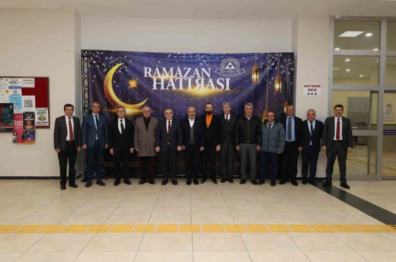 Rektör Prof. Dr. Altun, öğrenciler ile iftar yaptı 