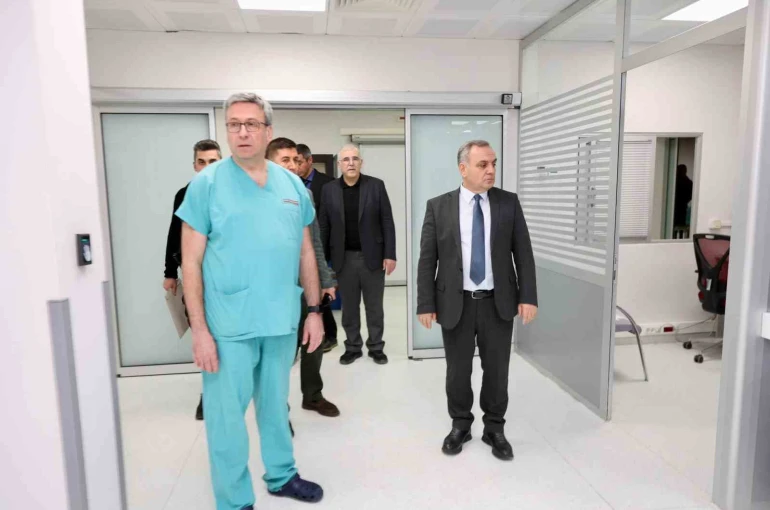 Rektör Prof. Dr. Altun, PET - BT Ünitesinin yenileme çalışmalarını inceledi