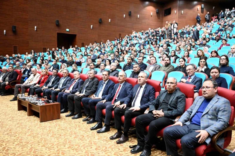 Rektör Prof. Dr. Demir üniversite personelleri ile bir araya geldi 