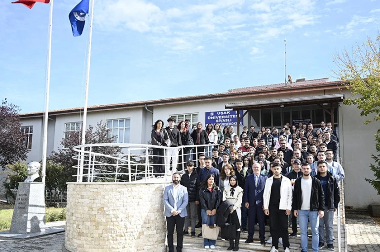 Rektör Savaş, Karahallı ve Sivaslı MYO’yu ziyaret etti 