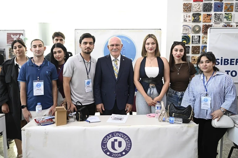 Rektör Savaş yeni öğrencilerle buluştu, üniversitenin sunduğu imkânları anlattı 