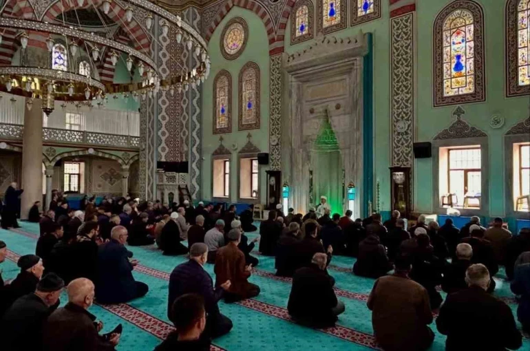Reşadiye Camii’nde 18 Mart Şehitleri Anma Programı düzenlendi 