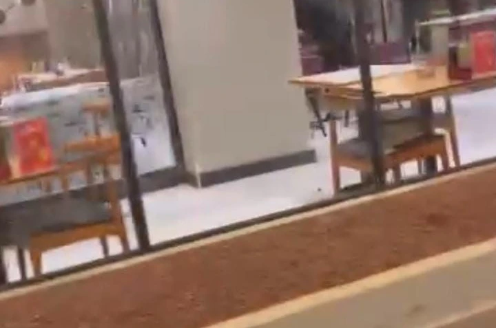 Restoran savaş alanına döndü, camlar ve çerçeveler indi 