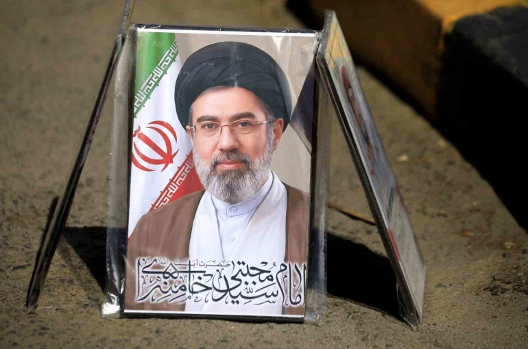 Reuters: "İran dini lideri Hamaney’in yüzü tanınmaz halde"