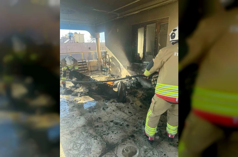 Reyhanlı’da evin balkonundan alevler yükseldi 