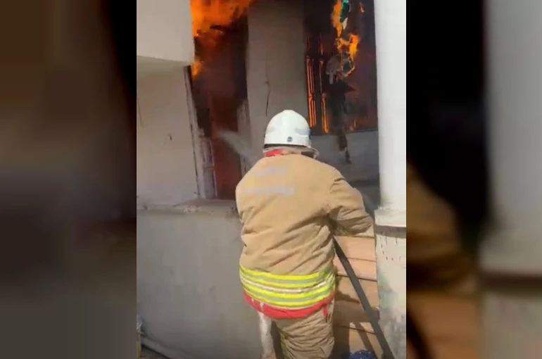 Reyhanlı’da müstakil ev alevlere teslim oldu 