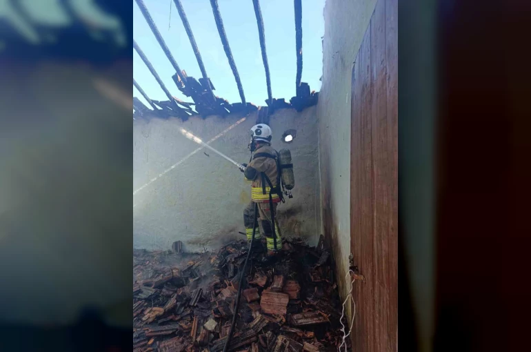 Reyhanlı’da müstakil ev yandı 