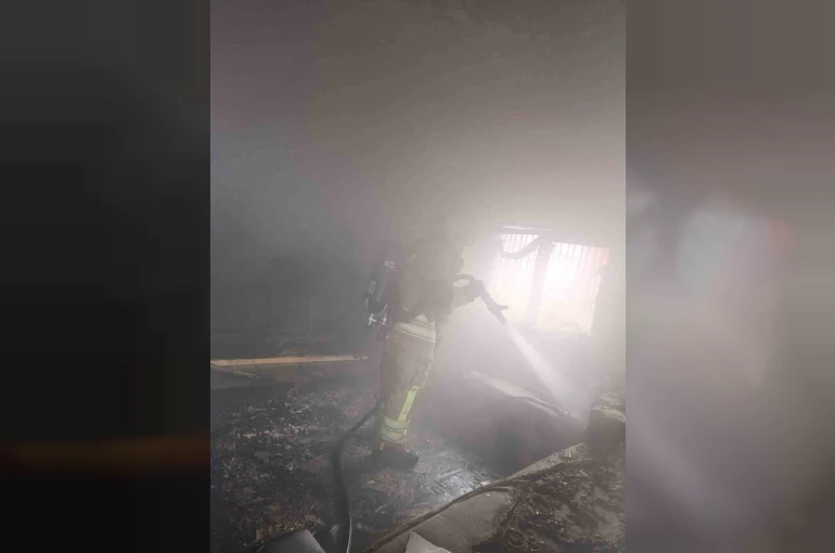 Reyhanlı’da yanan ev kullanılmaz hale geldi 