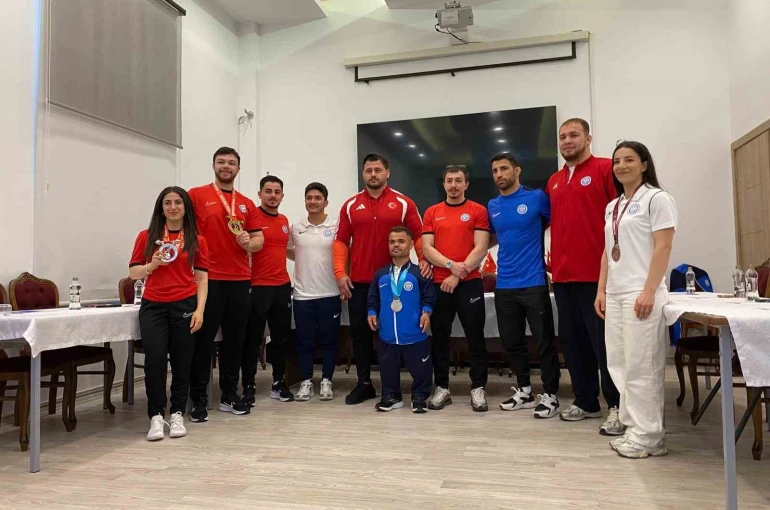 Rıza Kayaalp: "Aktif güreş yapmayan Taha Akgül rekoru kırmaya daha yakın" 