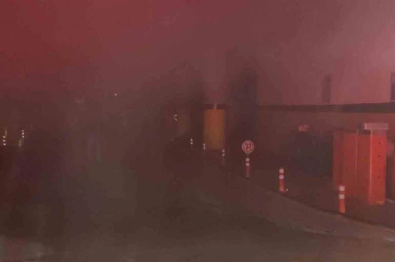 Rize kent meydanındaki otoparkta yangın paniği 