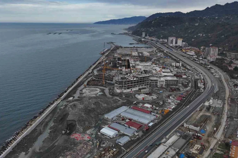 Rize Şehir Hastanesi inşaatı hızla devam ediyor 