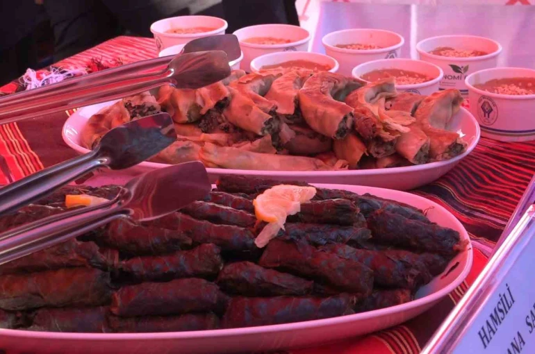 Rize’de Hamsi Festivali’nin gözdesi ‘Hamsili su böreği ve hamsili döner’ oldu