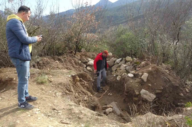 Roma dönemine ait kalıntıların bulunduğu bölge defineciler tarafından tahrip edildi 