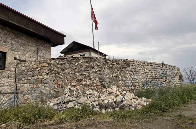 Roma İmparatoru Sezar’ın "Geldim, gördüm, yendim" dediği kale surlarında çökme yaşandı 