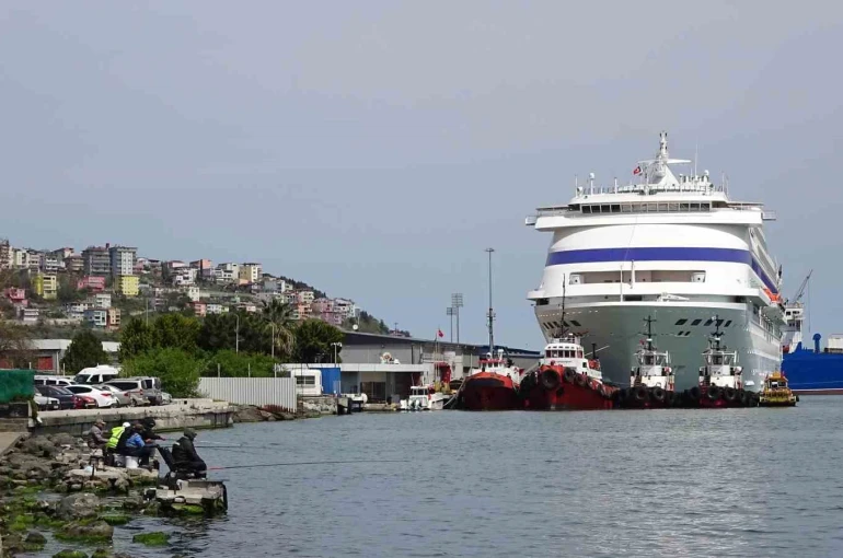 Rus turistler aylar sonra kruvaziyer ile Samsun’da 