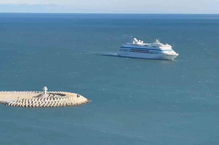 Rus turistlere Türkiye’de fırtına engeli 