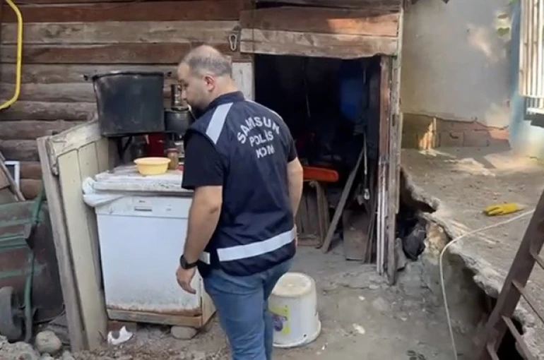 Rüyasında define gören kadın oğluyla birlikte 5 katlı apartmanın altında tünel kazarken yakalandı 