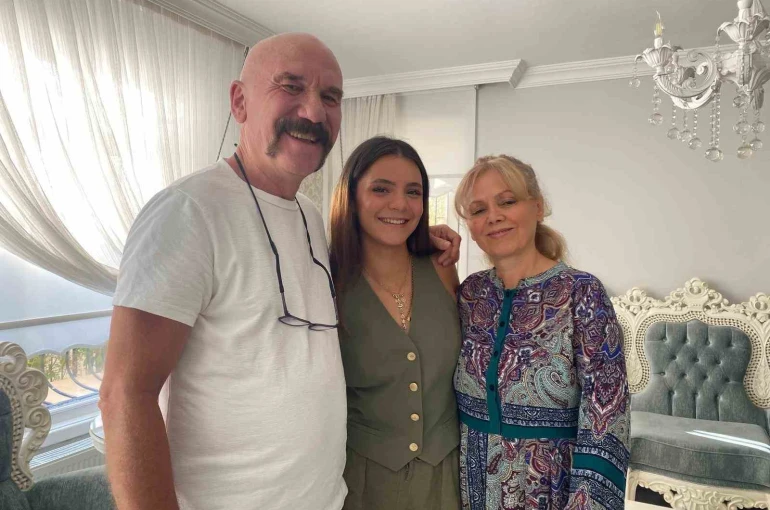 Rüyasında gördüğü çocukla başlayan yolculukta 3 çocuğun koruyucu ailesi oldular 