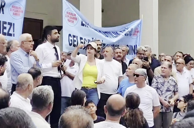 ’S plaka’ gerilimi: Biber gazlı müdahale