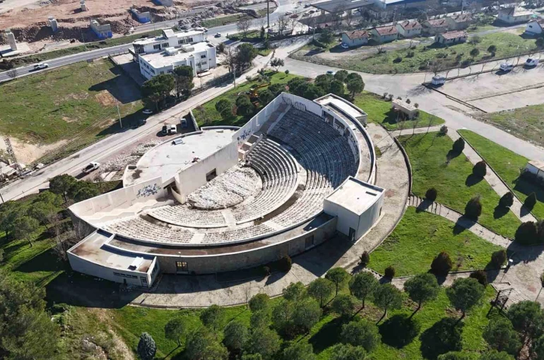 Şadan Gökovalı Açık Hava Tiyatrosu çağdaş bir yapıya kavuşuyor 
