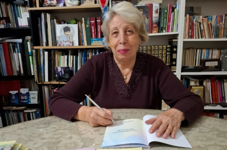 Sadberk öğretmen, 4 kitabını okurlarla buluşturuyor