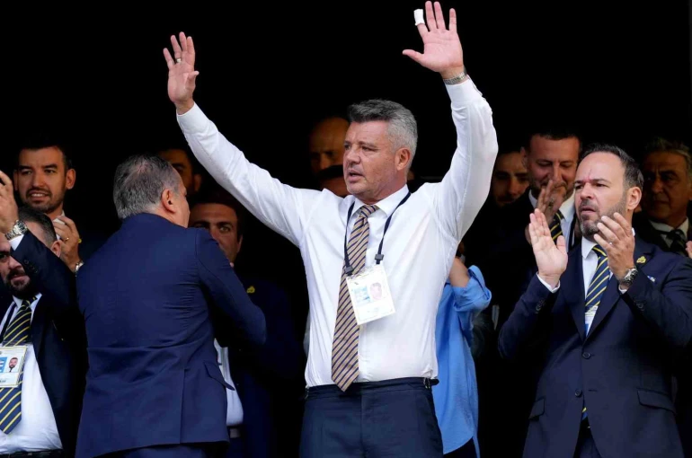 Sadettin Saran: "Umutsuzluğa daha fazla izin vermemek için buradayım"