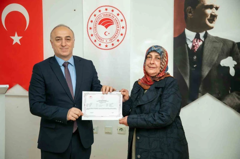Safran yetiştiriciliği eğitimi alan üreticilere sertifika töreni düzenlendi