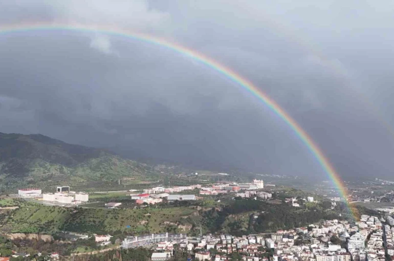 Sağanak sonrası gökkuşağı Aydın’ı sardı 
