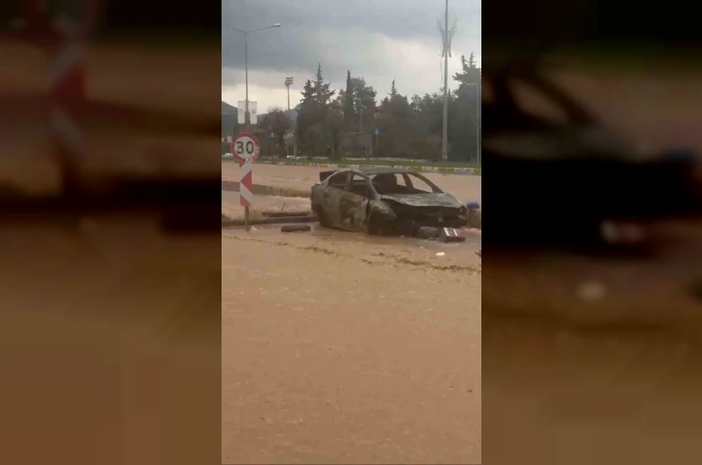 Sağanak yağış Mardin’de hayatı olumsuz etkiledi 