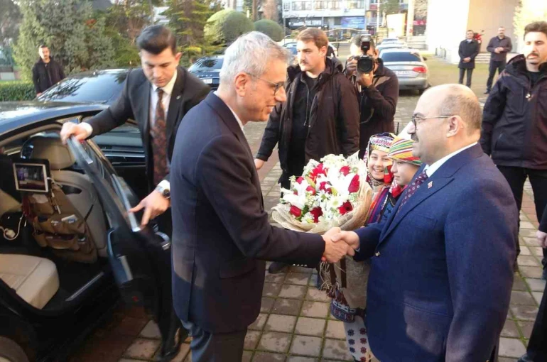 Sağlık Bakanı Memişoğlu: "Üçte biri sigara içen bir toplumda yaşamak istemiyoruz" 