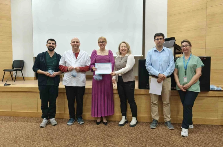 Sağlık çalışanları adım adım yarıştı 