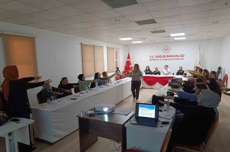 Sağlık çalışanlarına doğum süreci ve yenidoğan bakımı eğitimi 