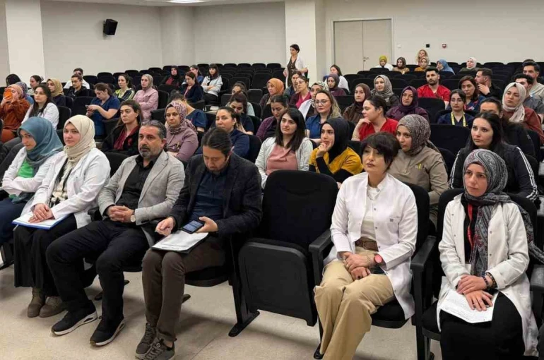 Sağlık çalışanlarına sıtma konulu bilgilendirme 