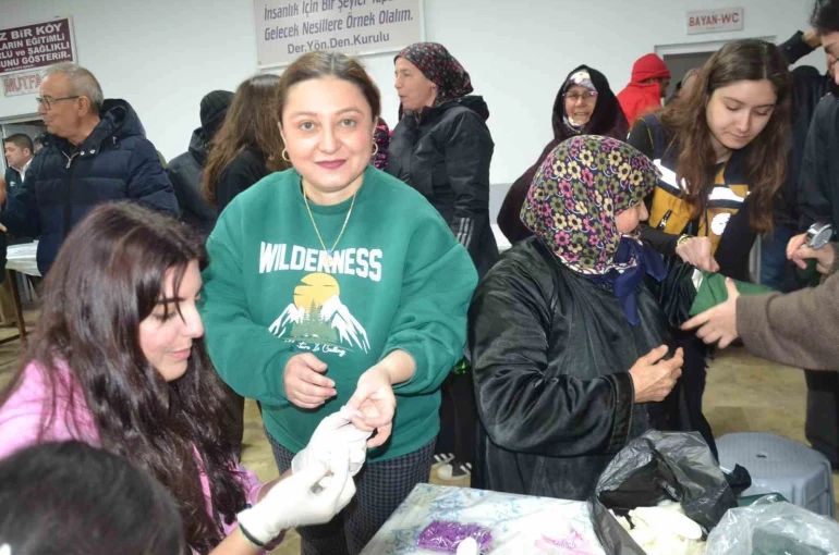 Sağlık öğrencilerden kırsalda vatandaşlara ilk yardım etkinliği