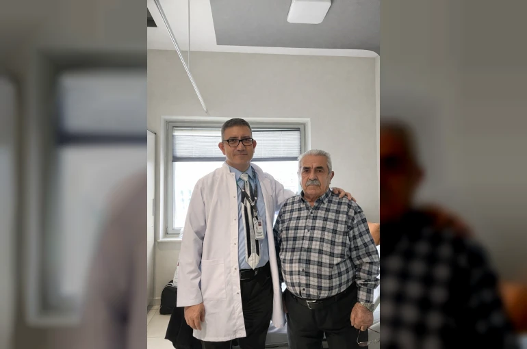 Şah damarındaki darlığa Karotis stent müdahalesi 
