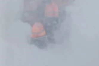 Sahara Geçidi’nde Kara Yolları ekibinin üzerine çığ düştü