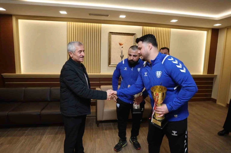 Şahinbey’in şampiyon güreşçilerinden büyük başarı 