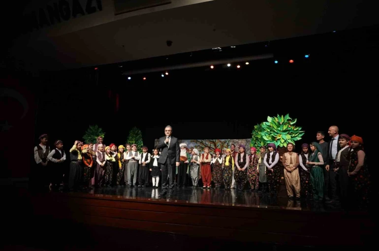 Sahnenin yıldızları göz kamaştırdı 