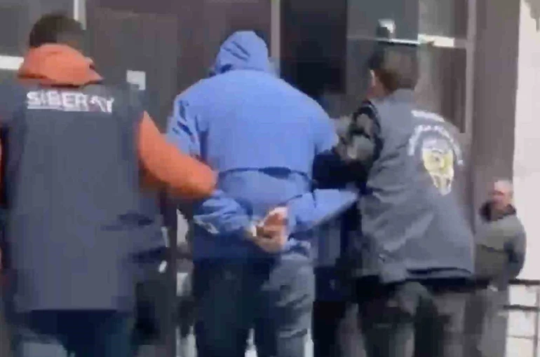 Sahte ilanlarla vatandaşları milyonlarca lira dolandıran 7 şüpheli yakalandı 