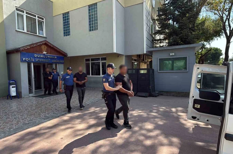 Sakarya’da 2 çocuğun yaralandığı, 4 evin yakıldığı husumetlilerin kavgasında 5 şüpheli adliyede