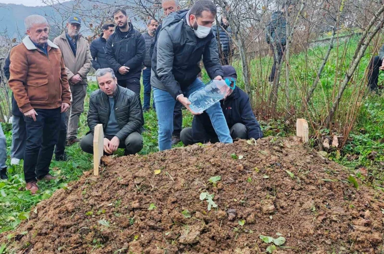Sakarya’da 8 yaşındaki çocuk menenjit yüzünden vefat etti 