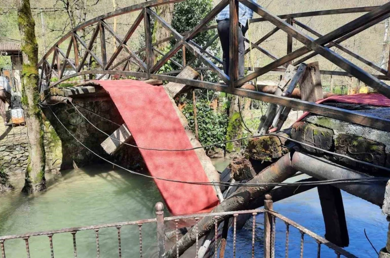 Sakarya’da dere üzerindeki asma köprü çöktü: 2 hafif yaralı 