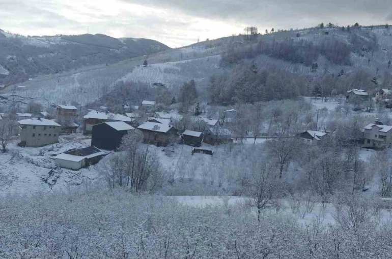 Sakarya’nın yüksek kesimleri beyaza büründü 