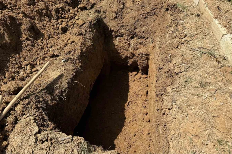 Saldırıda ölen öğretmenin defnedileceği mezar yeri görüntülendi