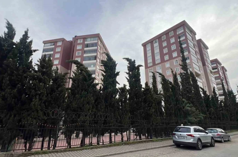 Saldırıyı gerçekleştiren öğrencinin ailesinin yaşadığı sitede sessizlik hakim 