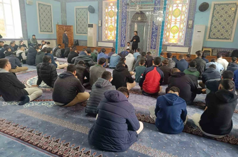 Salihli Müftülüğünden Adab-ı Muaşeret konferansları 