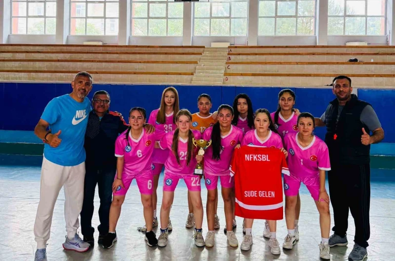 Salihli Sosyal Bilimler Lisesi’nden çifte şampiyonluk 