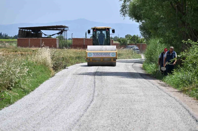 Salihli’de 5 mahalleyi bağlayan yol baştan sona yenilendi 