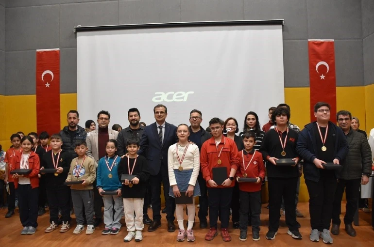 Salihli’de akıl ve zeka oyunları heyecanı: 157 öğrenci ilçe finalinde yarıştı 