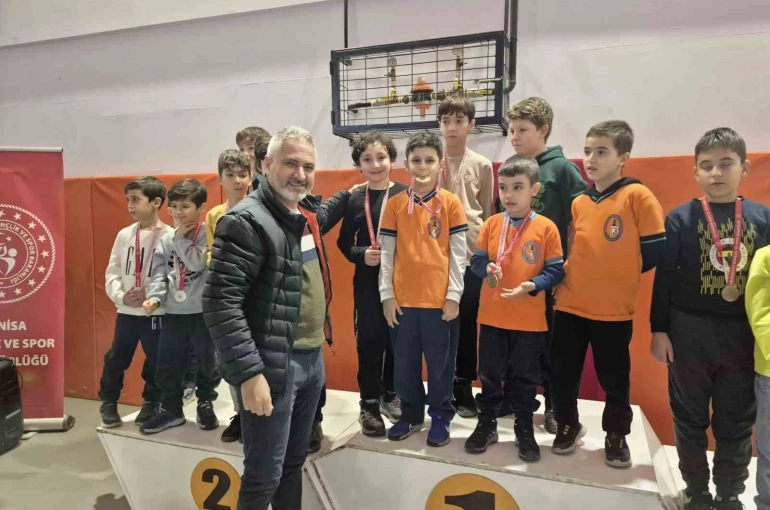 Salihli’de Gazeteciler Günü satrançla taçlandı